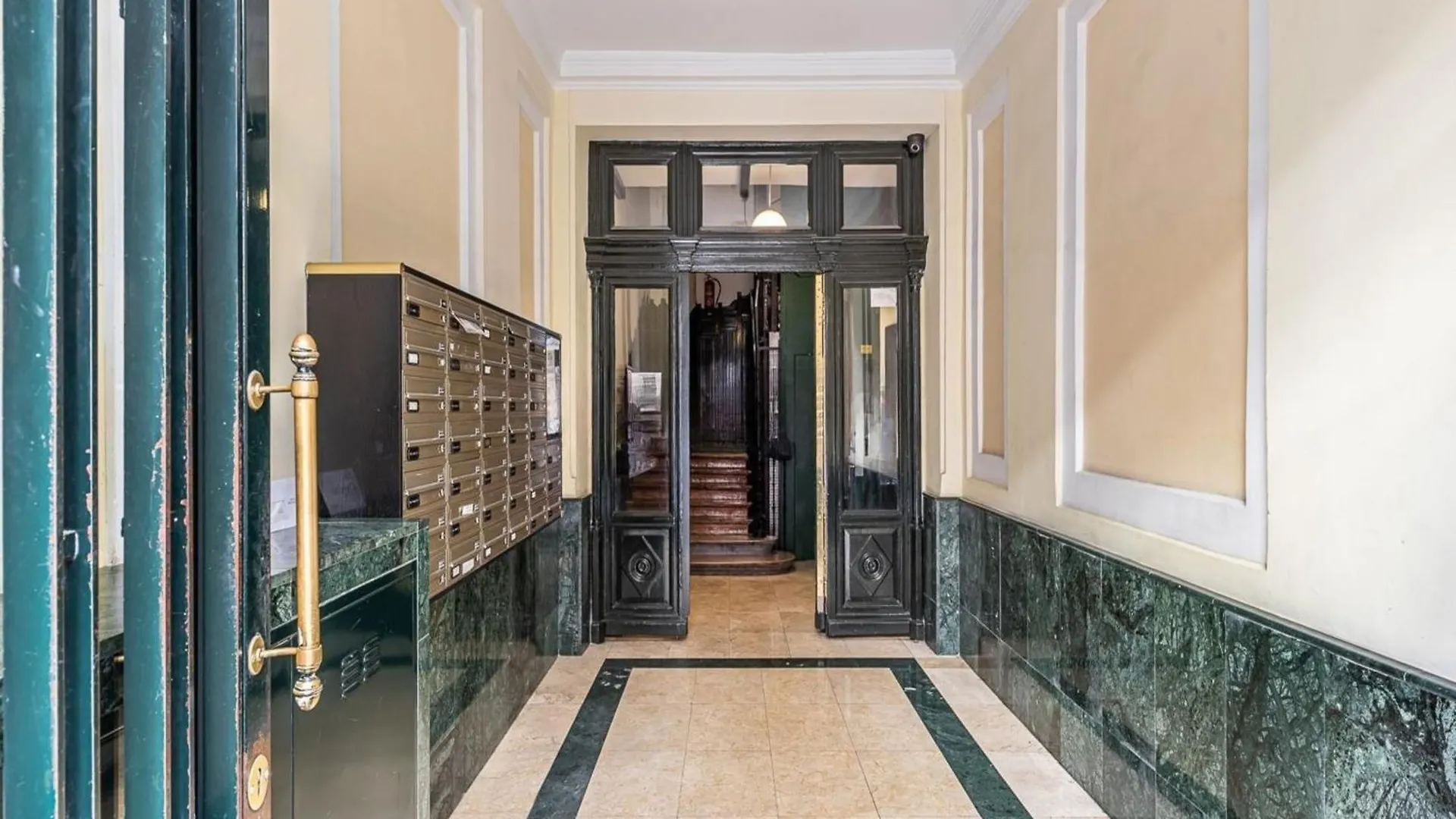 Exclusive Aristocrat Style Apartment Rome